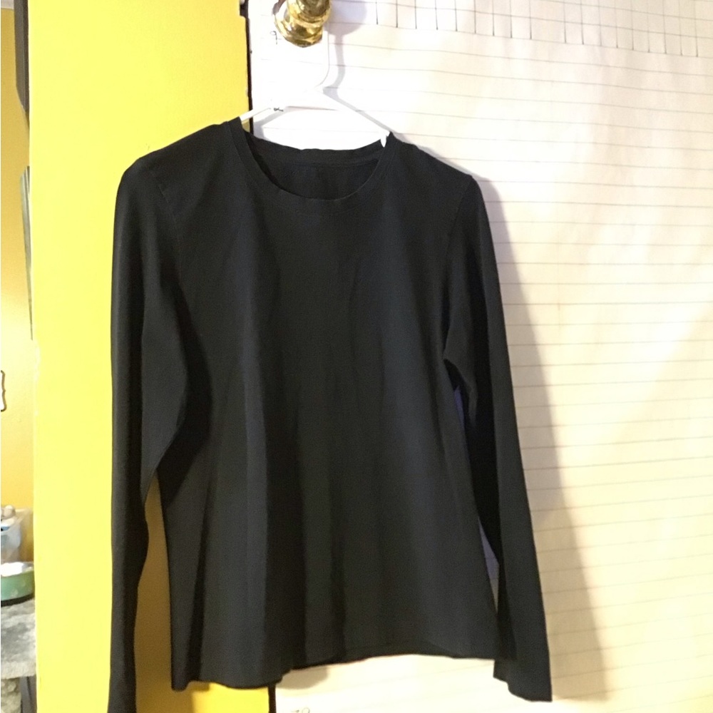 NO TAGS women’s long sleeve tee black